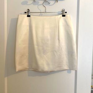 Gauge 81 satin white skirt, size large, NWT